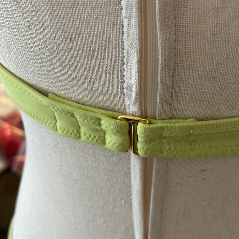 Neon VS bikini - Picture 4 of 6